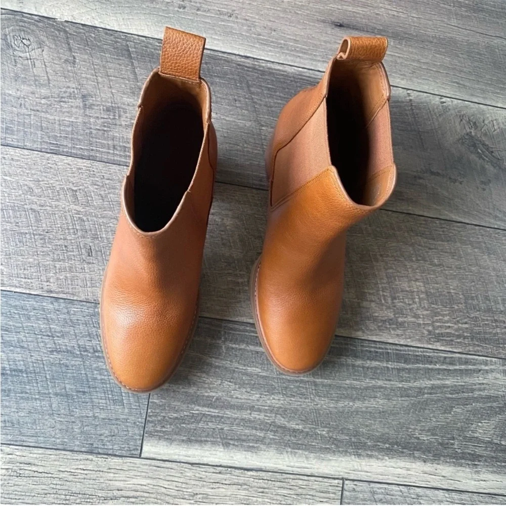 Tory Burch Lug 70MM Bootie Size 11 Leather Blanched Almond Brown Camel Tan NEW